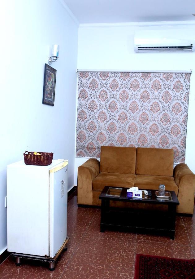 Premier Inn Mall Lahore Exteriör bild