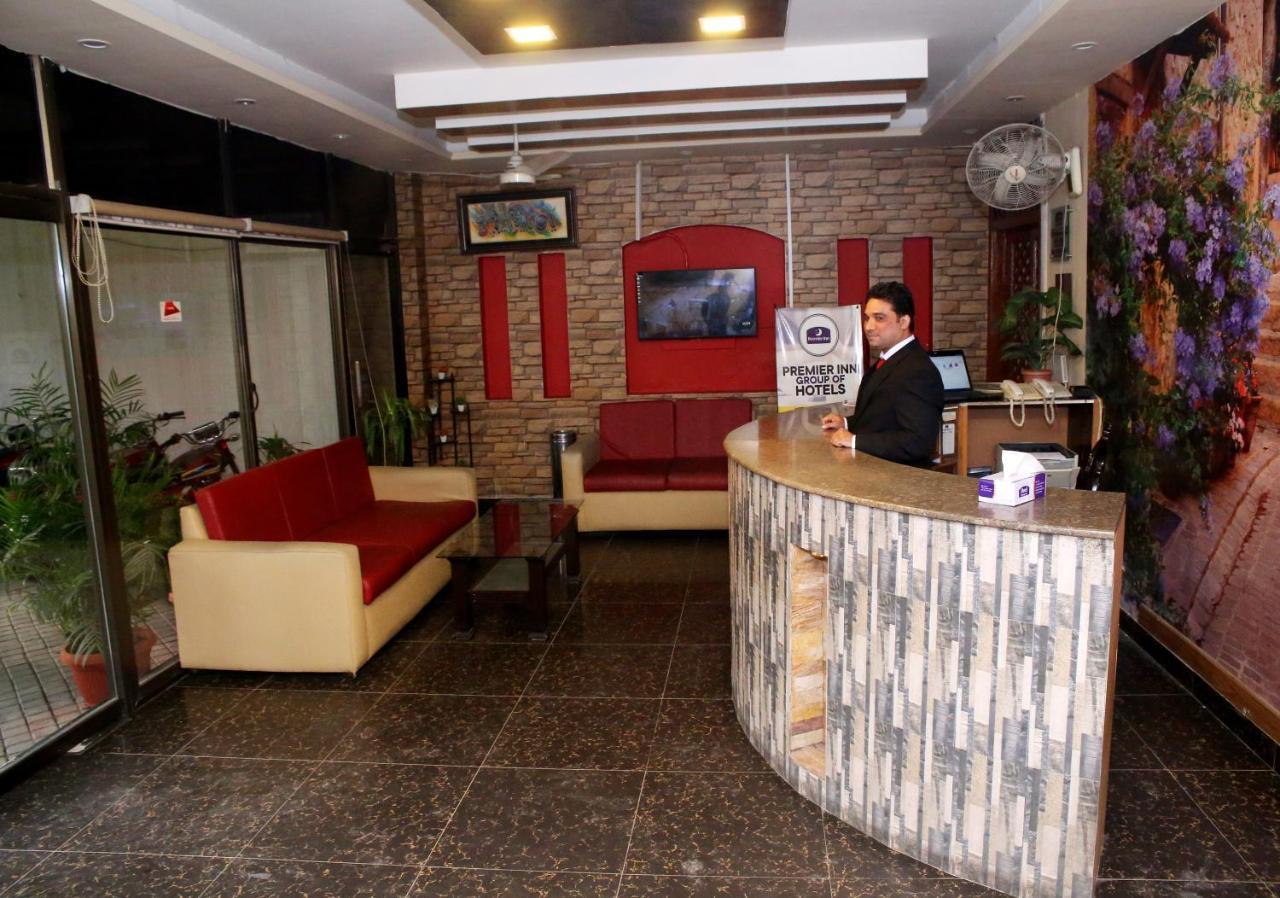 Premier Inn Mall Lahore Exteriör bild