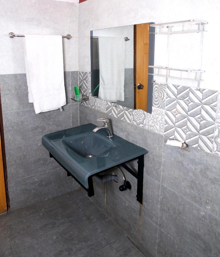 Premier Inn Mall Lahore Exteriör bild