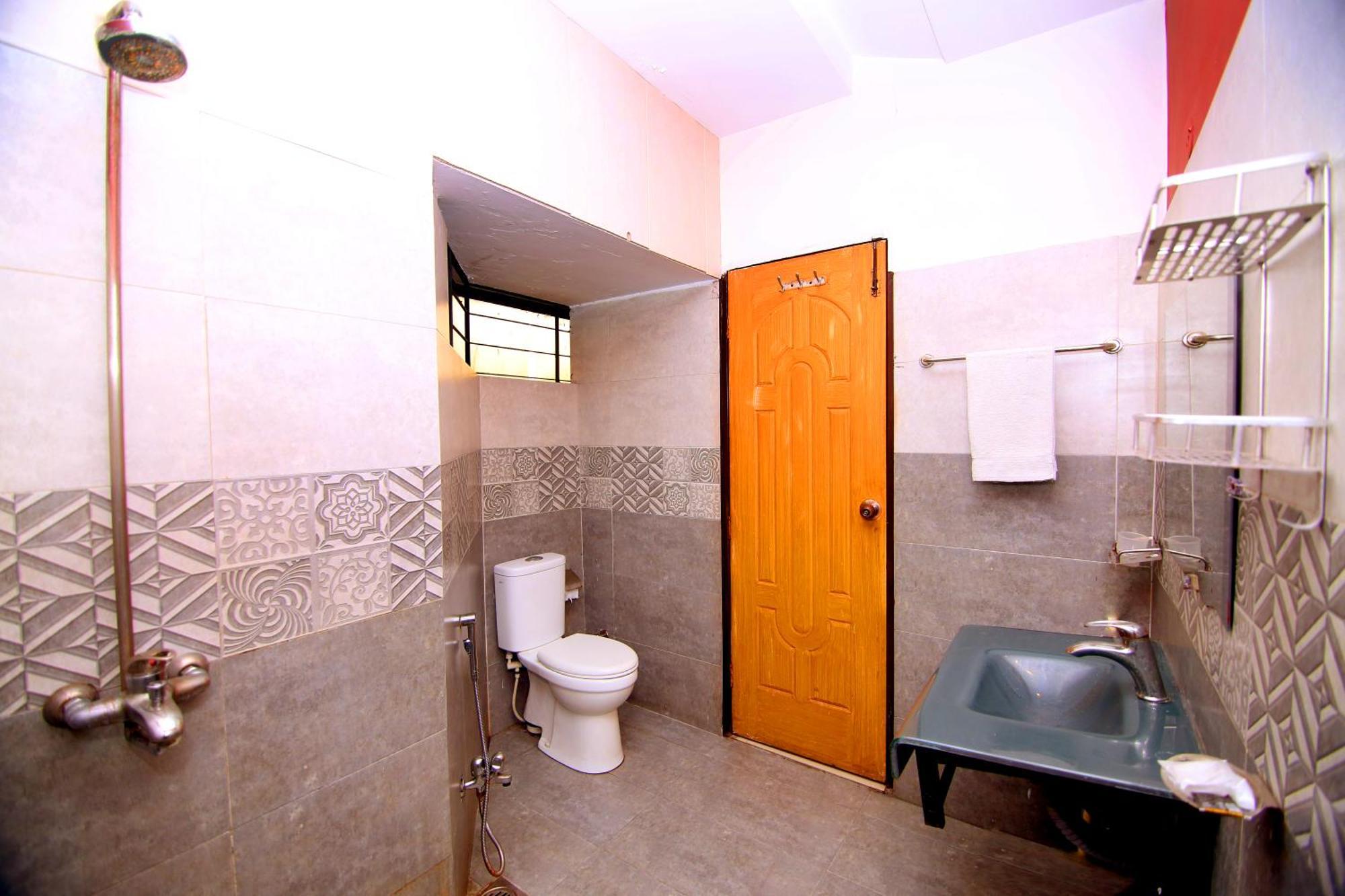 Premier Inn Mall Lahore Exteriör bild