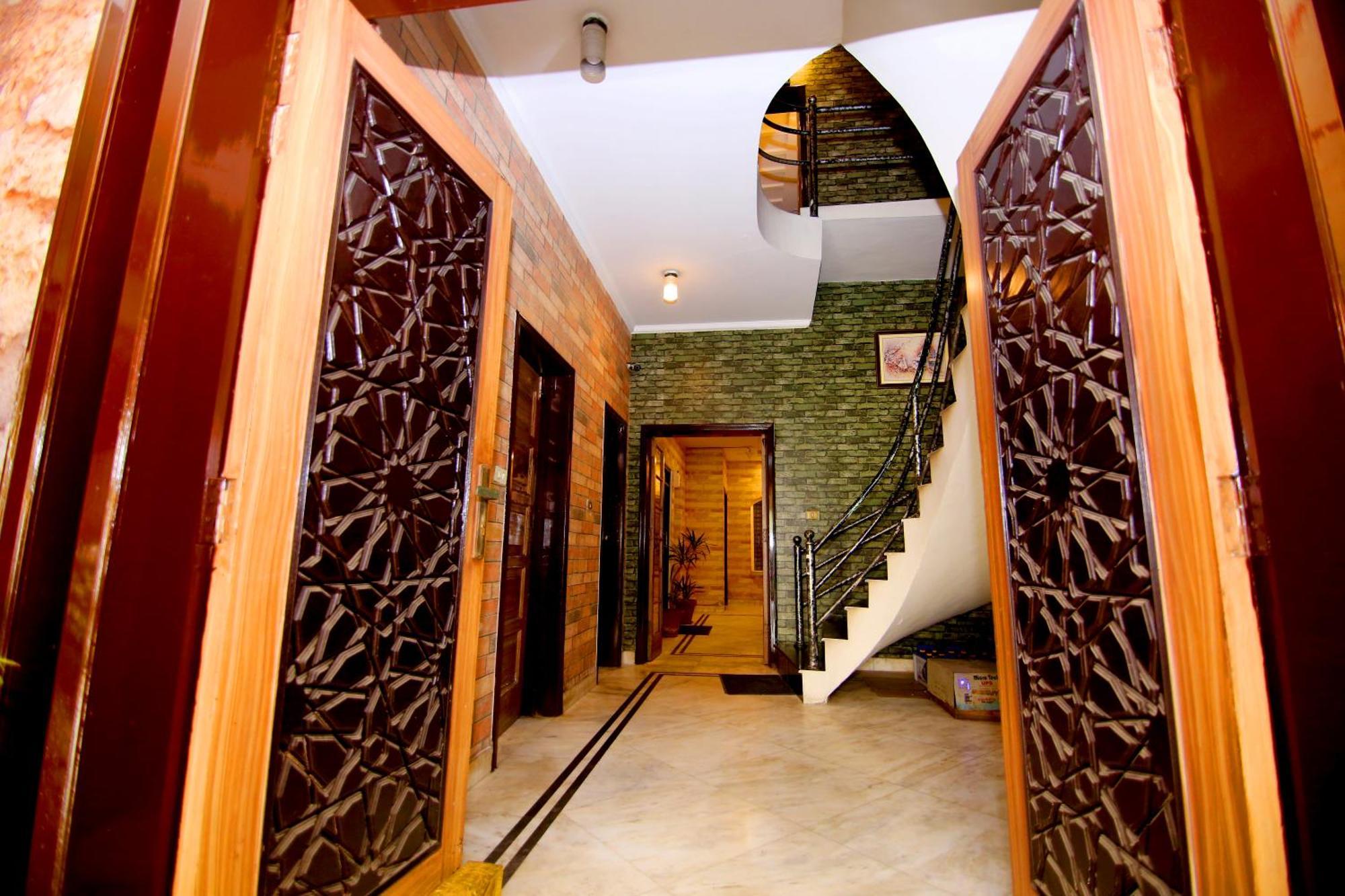 Premier Inn Mall Lahore Exteriör bild