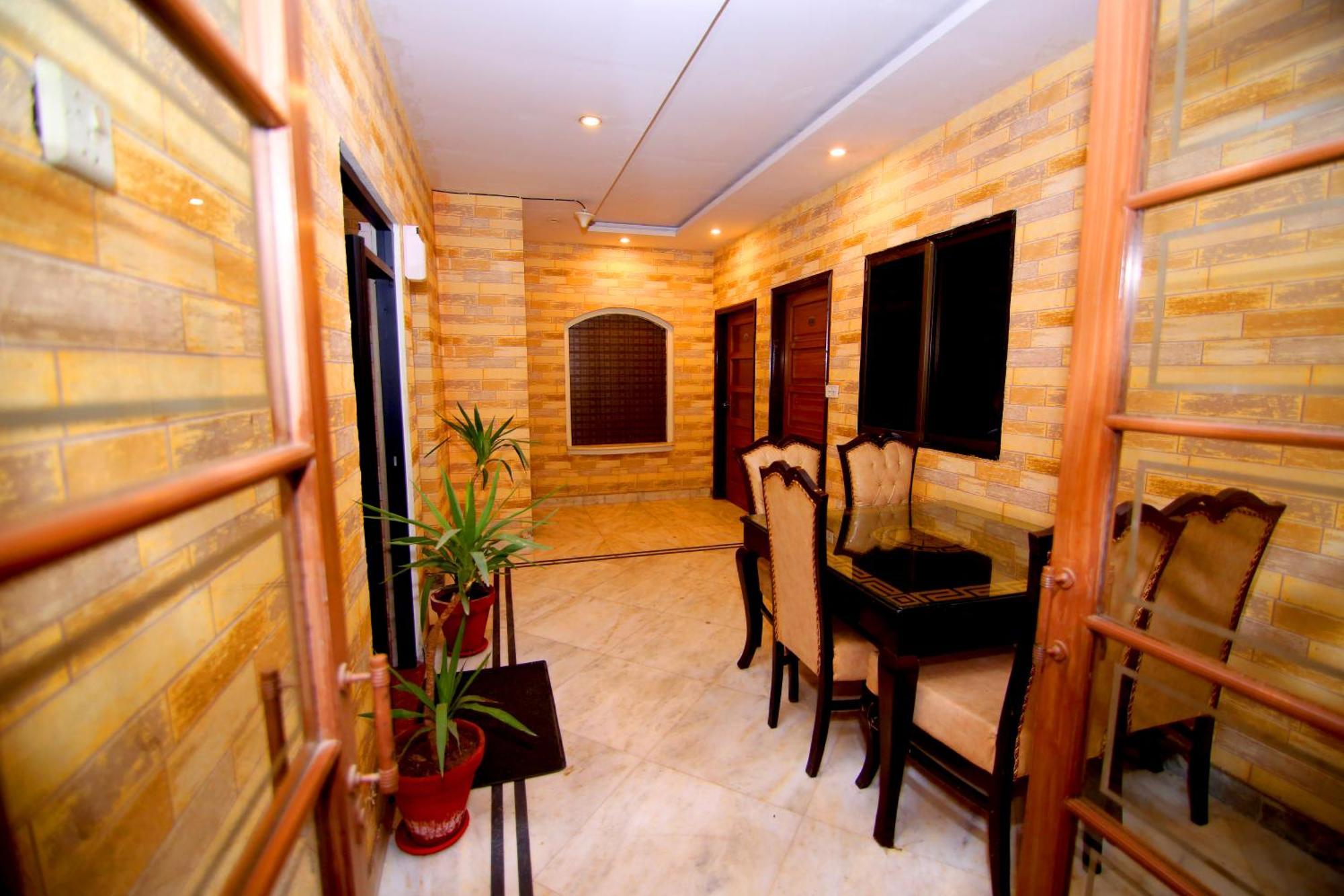 Premier Inn Mall Lahore Exteriör bild