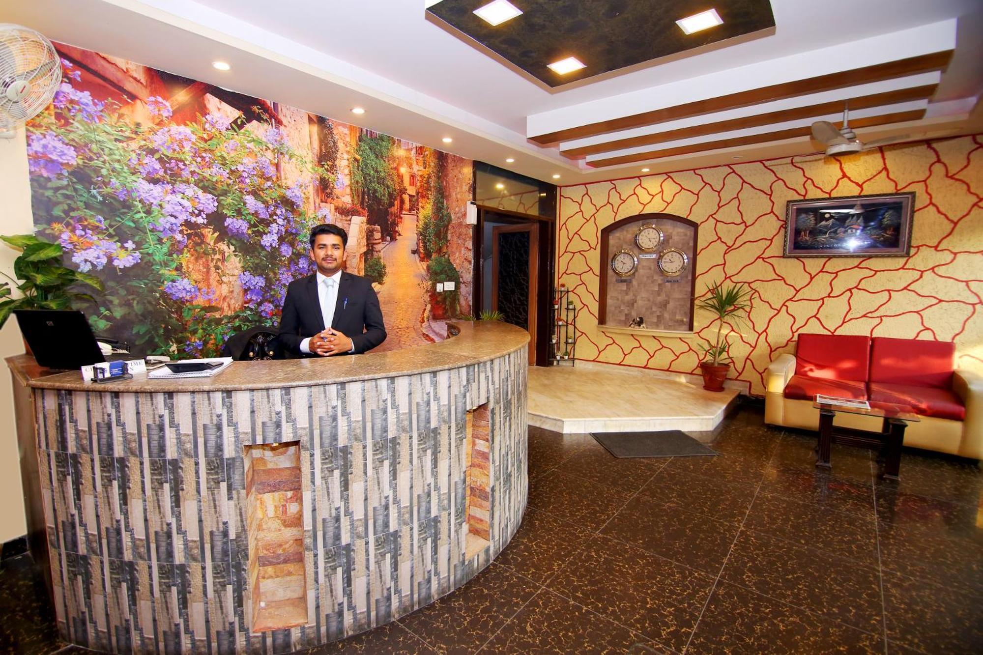 Premier Inn Mall Lahore Exteriör bild